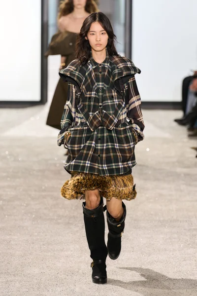 Look 16